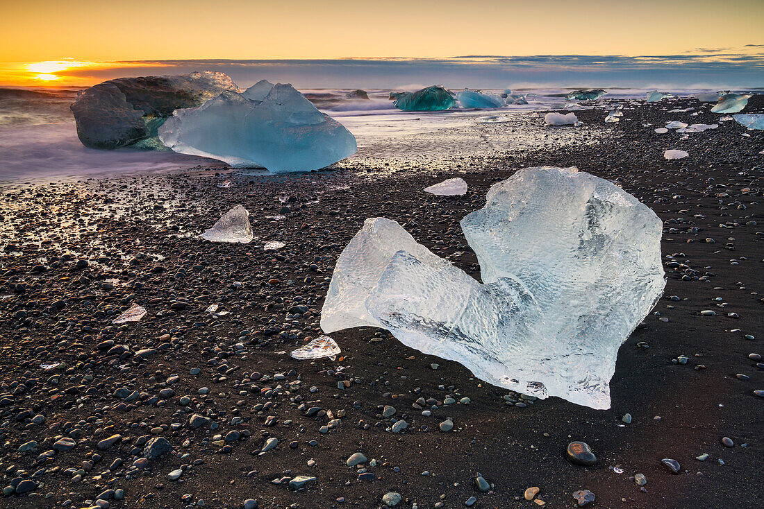 Eisformationen an der Südküste Islands, Island.