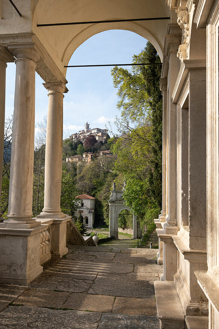 Blick auf Wallfahrtsort Santa Maria del Monte, Santa Maria del Monte, Sacromonte di Varese, Weltkulturerbe, Varese, Lombardei, Italien, Europa