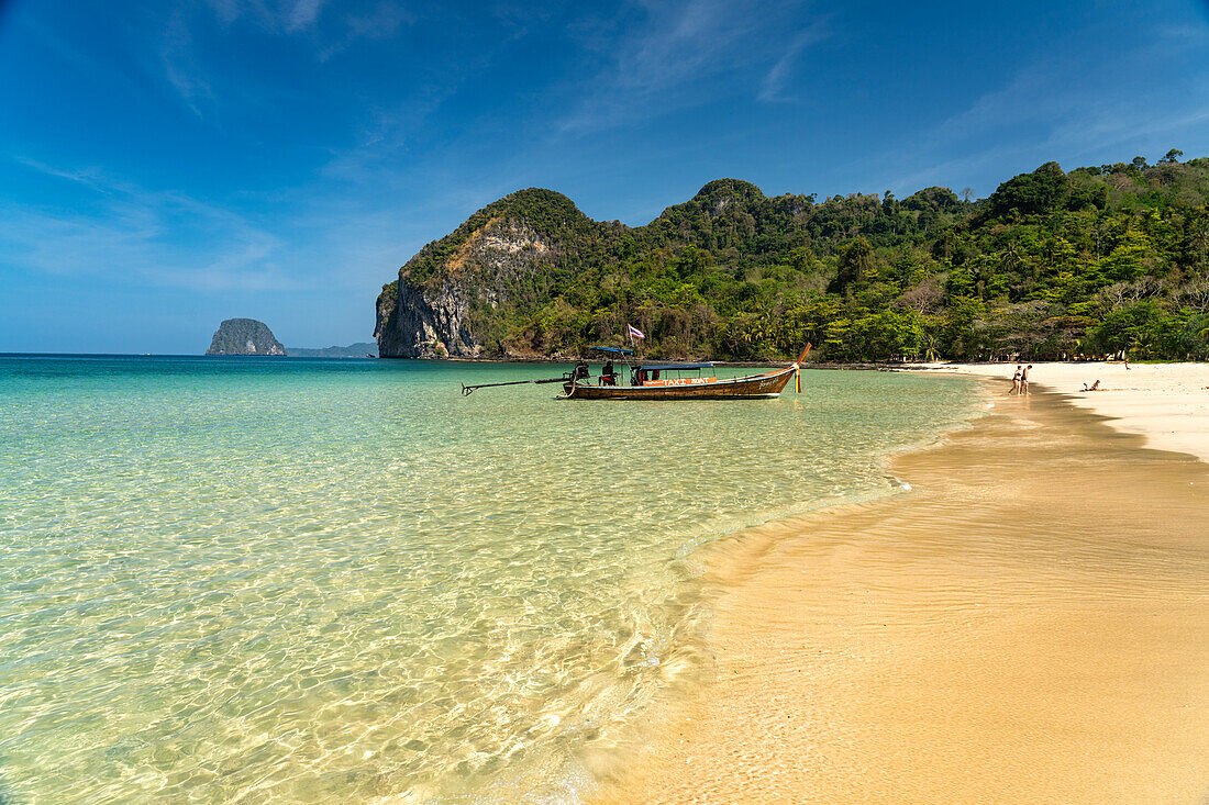 Farang or Charlie Beach on the island of Koh Mook in the Andaman Sea, Thailand, Asia