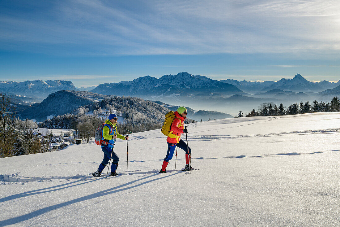 Man and woman hiking with snowshoes on the Gaisberg, Berchtesgaden Alps in the background, Gaisberg, Salzkammergut, Salzkammergut Mountains, Salzburg, Austria