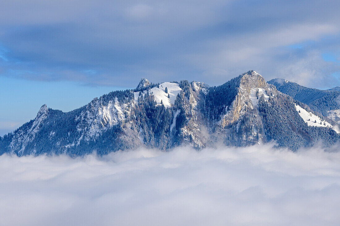 View of Heuberg and sea of fog in the Inn Valley, from the Hohe Asten, Bavarian Alps, Upper Bavaria, Bavaria, Germany