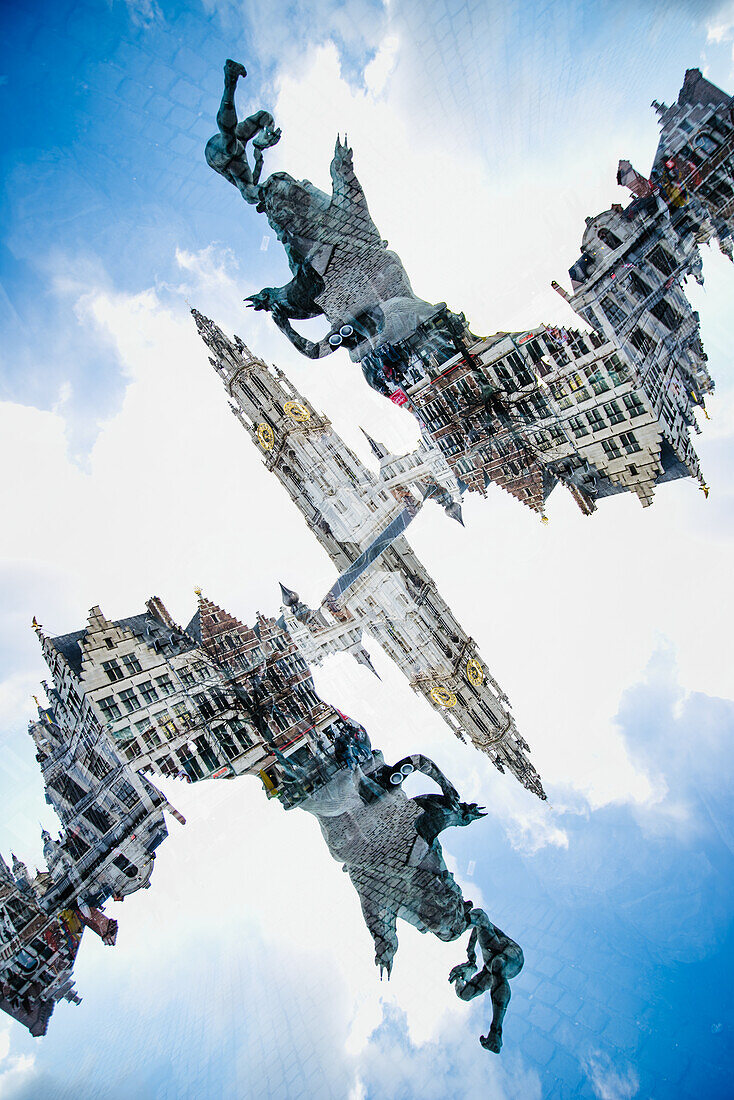 Statue von Brabo, der Antigoons Hand in die Schelde wirft, entsprechend dem Ursprung des Namens Antwerpen, Flandern, Belgien