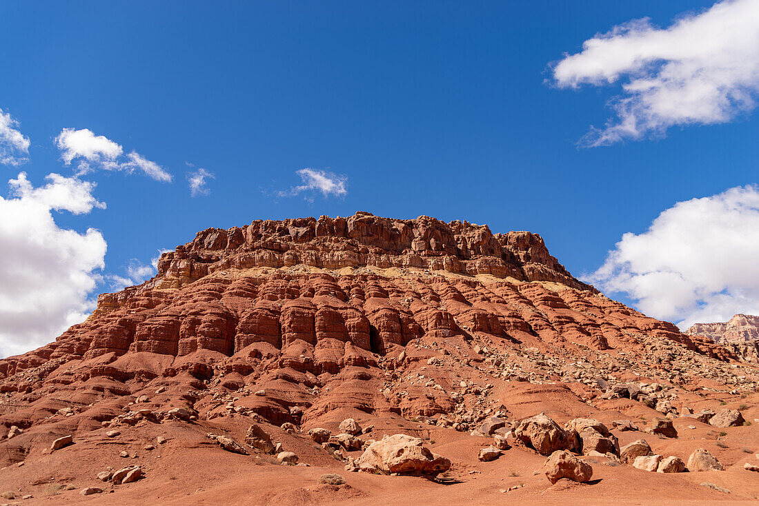 Erodierter Sandsteinfelsen in der Wüste von Arizona.