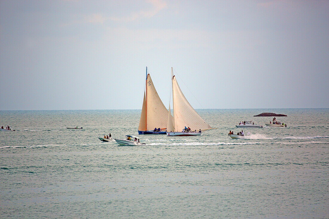 Segelboote bei der Segelregatta 'Long Island Sailing Regatta', Insel Long Island, The Bahamas