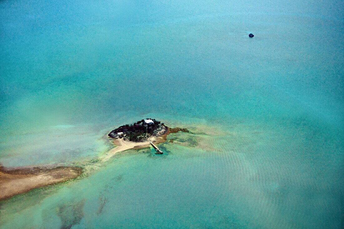 Luftfoto von einer Miniinsel auf Long Island, Bahamas