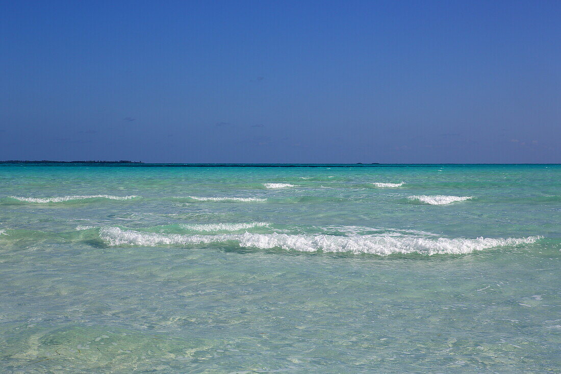 Blick aufs Meer vom Strand Sandpiper Beach, Treasure Cay, Great Abaco, Abaco Islands, Bahamas