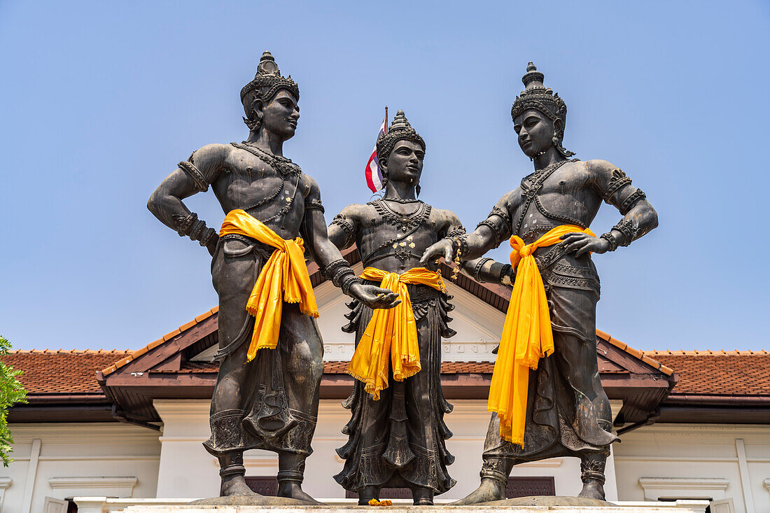 Three Kings Monument, Skulptur der Könige Mengrai, Ramkamhaeng und Ngam Muang, Gründerväter Chiang Mai, Thailand, Asien