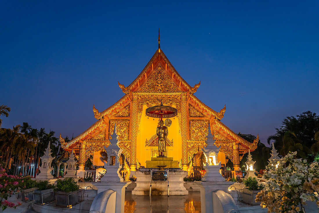 The Buddhist temple complex of Wat Phra Singh at dusk, Chiang Mai, Thailand, Asia