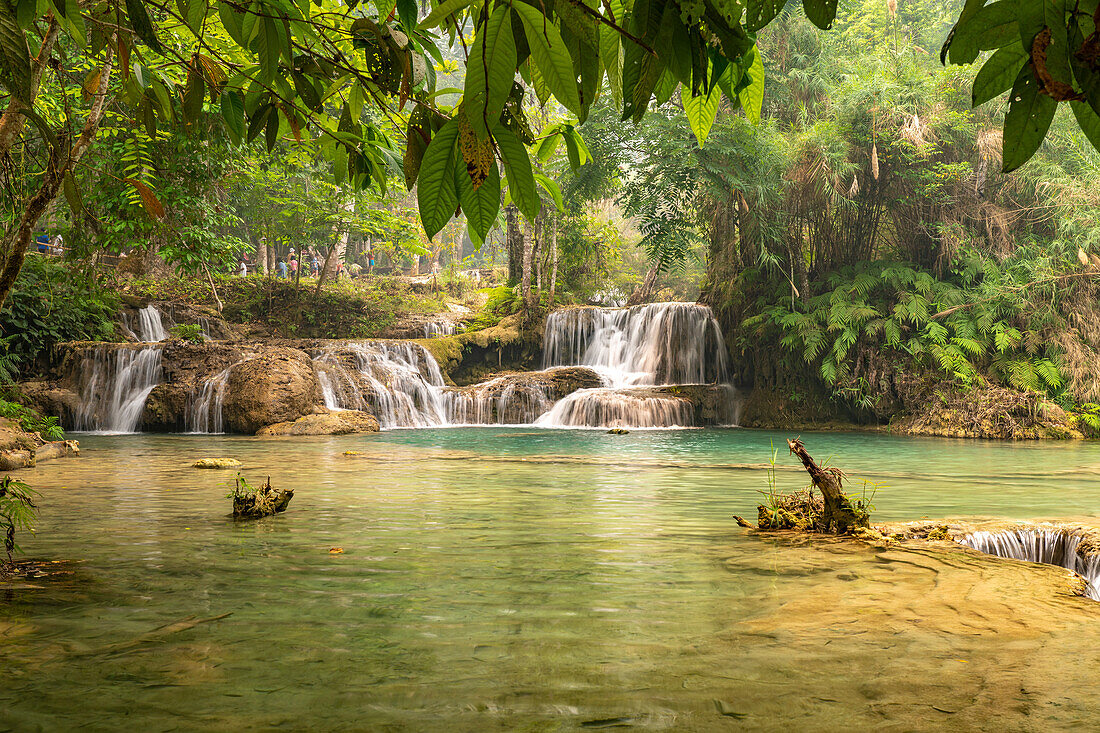 Der mehrstufige Kuang Si Wasserfall bei Luang Prabang, Laos, Asien