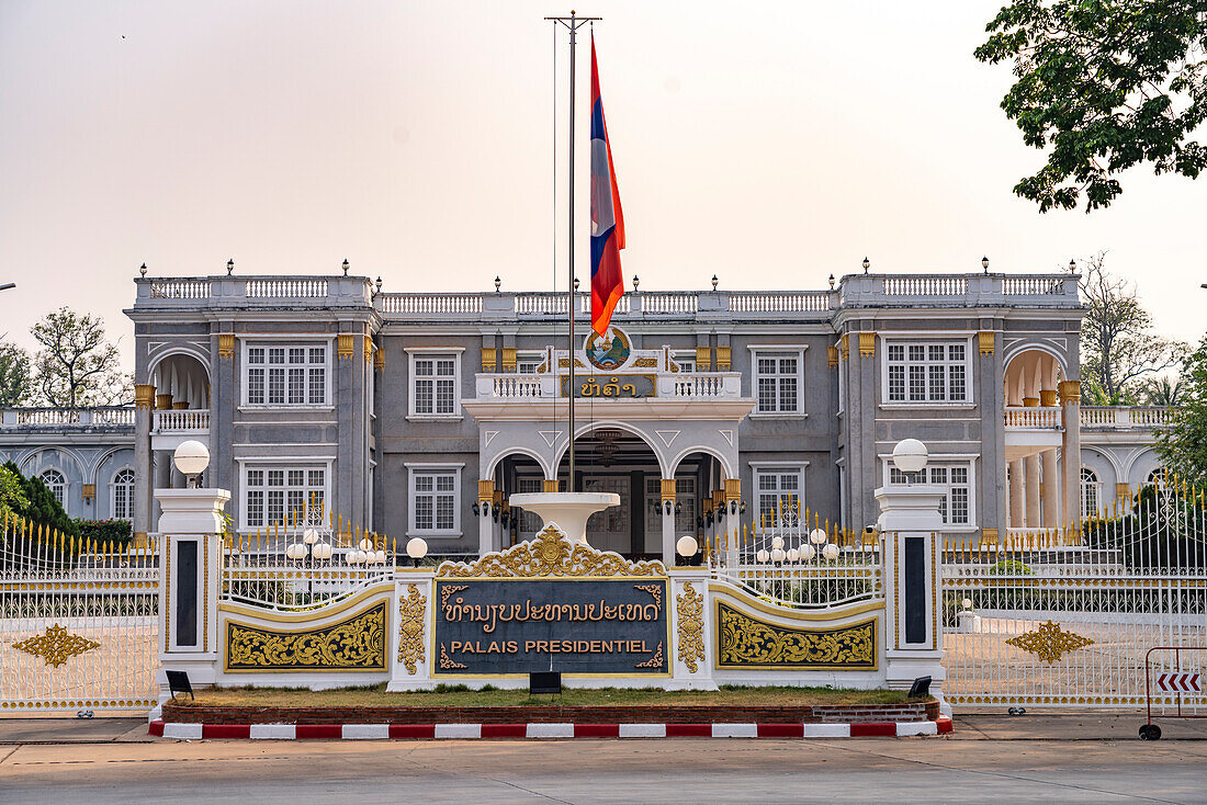 Der Präsidentenpalast in der laotischen Hauptstadt Vientiane, Laos, Asien