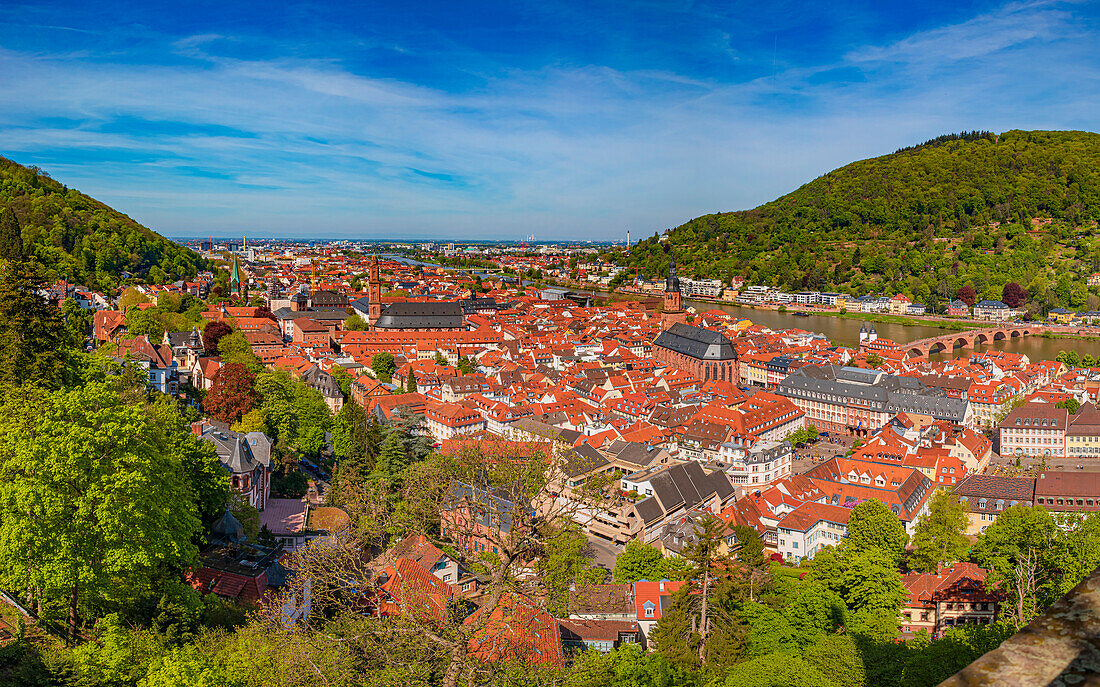 Ausblick vom Schloss Heidelberg auf die Stadt. Heidelberg, Baden-Württemberg, Deutschland