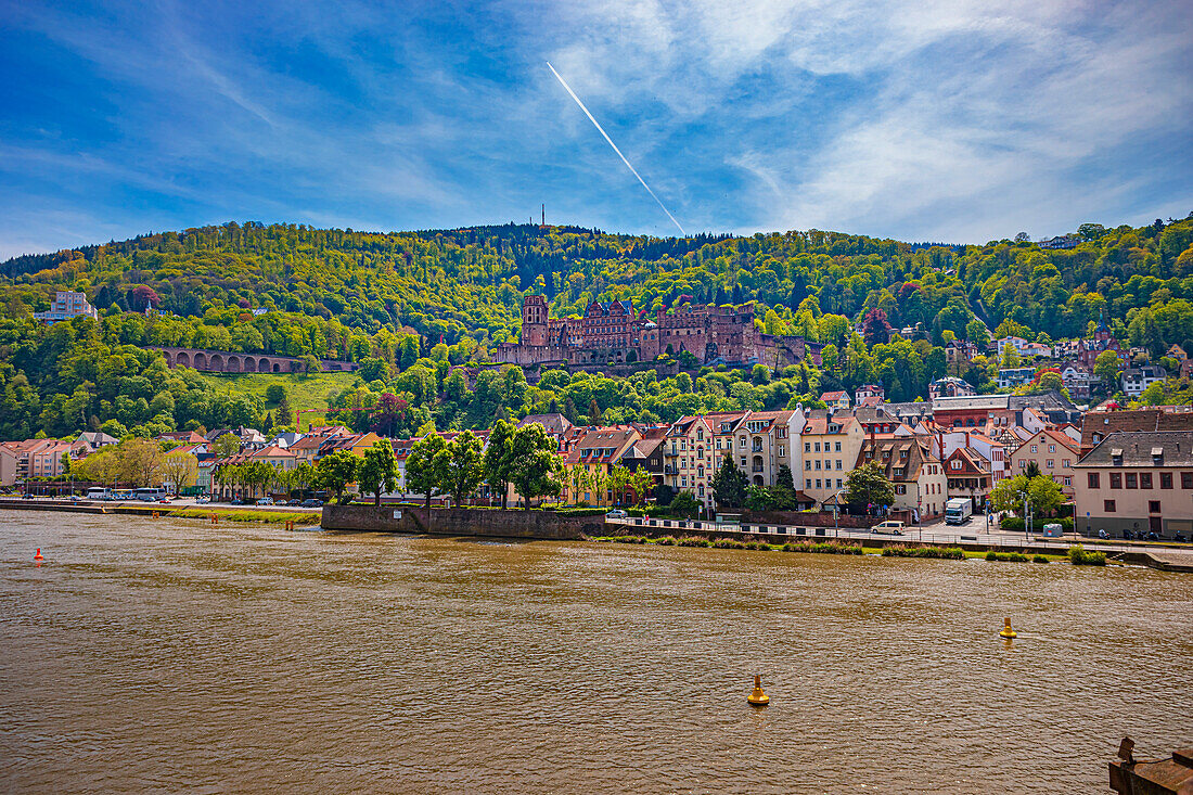 Sicht auf Altstadt von der Aten Brücke in Heidelberg, Baden-Württemberg, Deutschland