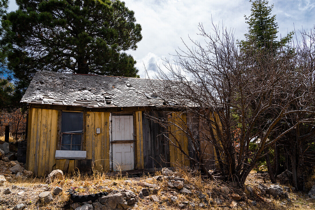 Wooden cabin in Cloudcroft village, New Mexico.