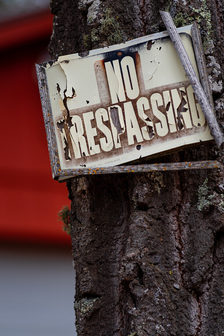 Schild „Kein Betreten“ in Cloudcroft, New Mexico.