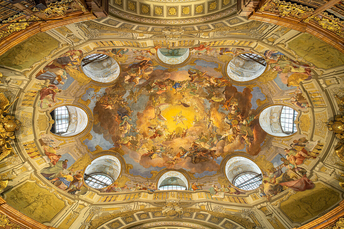 Deckenfresken im Prunksaal der Österreichischen Nationalbibliothek in Wien, Österreich, Europa