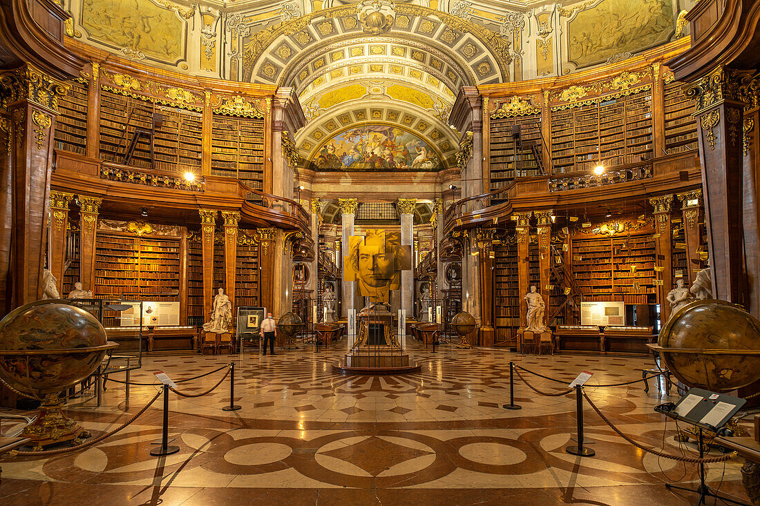 Prunksaal der Österreichischen Nationalbibliothek in Wien, Österreich, Europa  