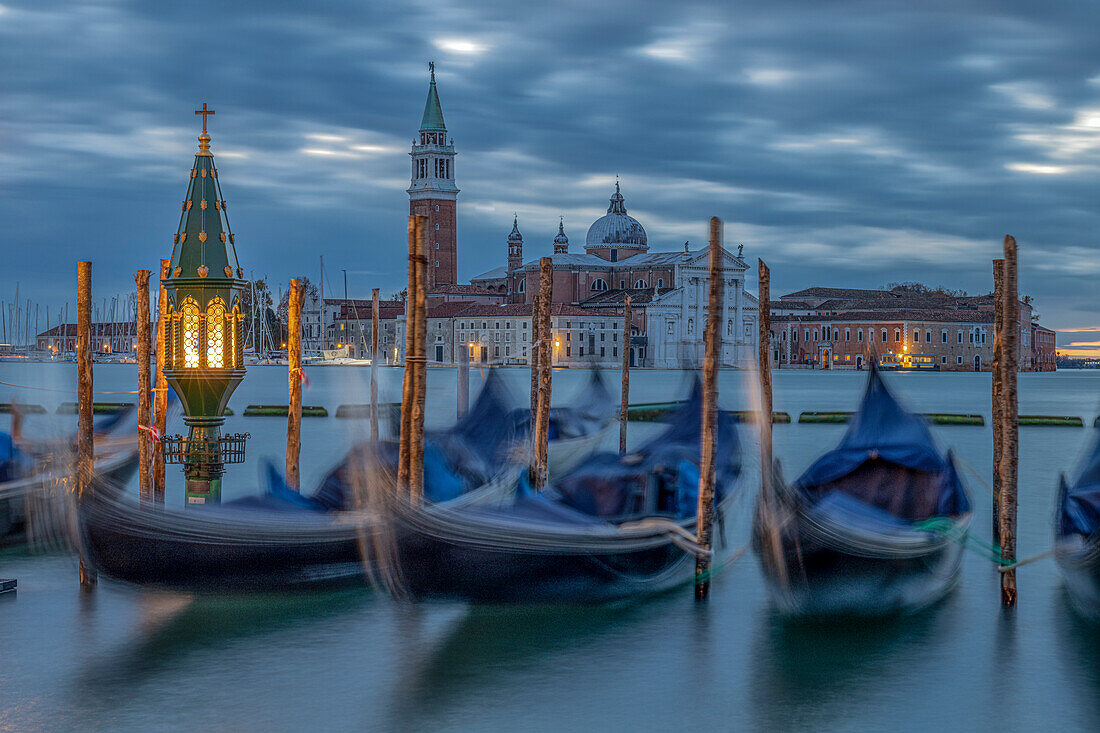 Italy, Veneto, Venice, gondolas, San Giorgio Maggiore in the background, morning mood, cloudy mood
