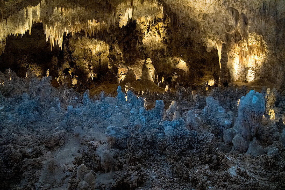 Stalagmiten, Stalaktiten und Felsformationen in den Höhlen der Carlsbad Caverns, New Mexico, USA