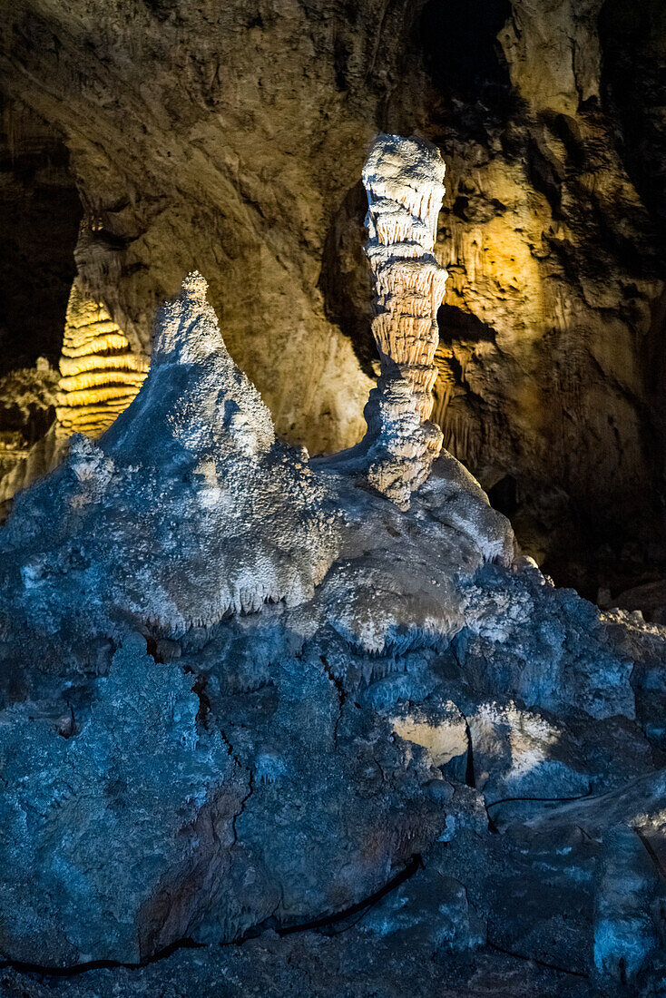 Stalagmiten, Stalaktiten und Felsformationen in den Höhlen der Carlsbad Caverns, New Mexico, USA