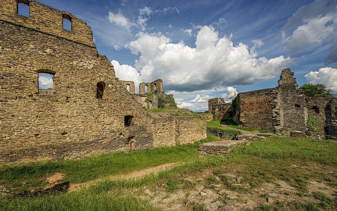 Rheinfels Castle ruins: shield wall and Darmstadt building, St. Goar, Upper Middle Rhine Valley, Rhineland-Palatinate, Germany
