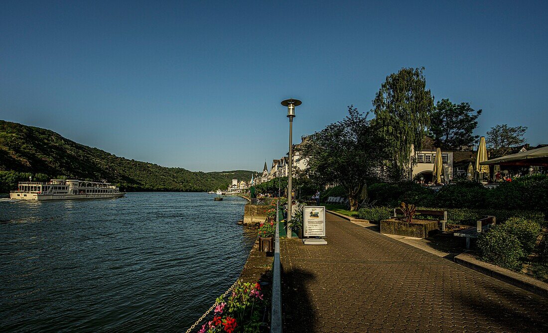 Boppard, Rhine promenade in the evening light, excursion boat &quot;Asbach&quot;, Upper Middle Rhine, Rhineland-Palatinate, Germany