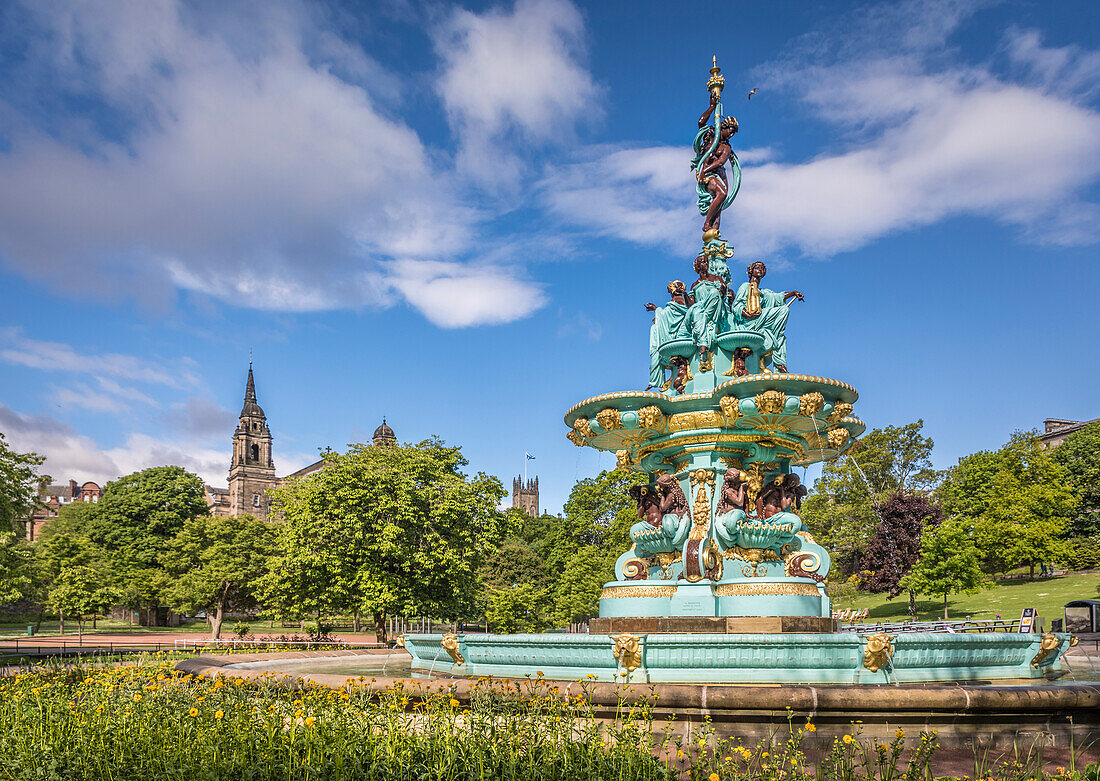 Brunnen Ross Fountain in den Princes Street Gardens, Edinburgh, City of Edinburgh, Schottland, Großbritannien