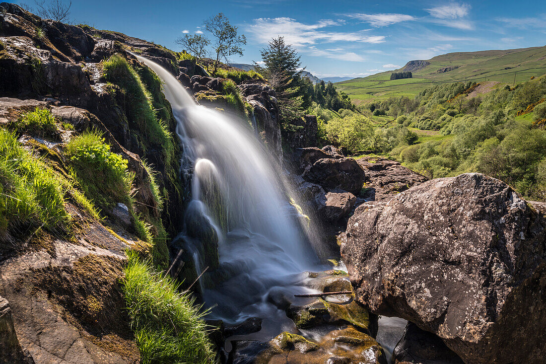 Wasserfall Loop of Fintry am River Endrick, Fintry, Stirling, Schottland, Großbritannien