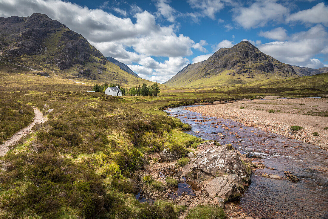 Lagangarbh Hut on the Coupall River with Stob Coire Raineach (925m), Glencoe, Highlands, Scotland, UK