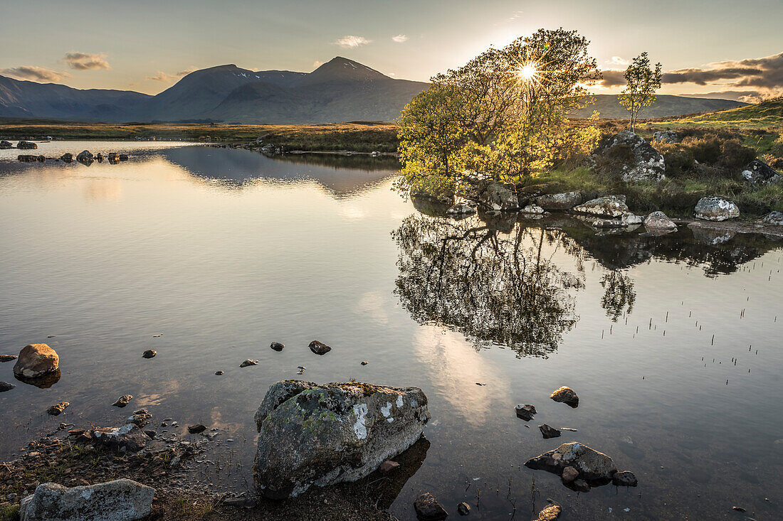 Abendlicht am Lochan na h-Achlaise, Rannoch Moor, Argyll and Bute, Schottland, Großbritannien