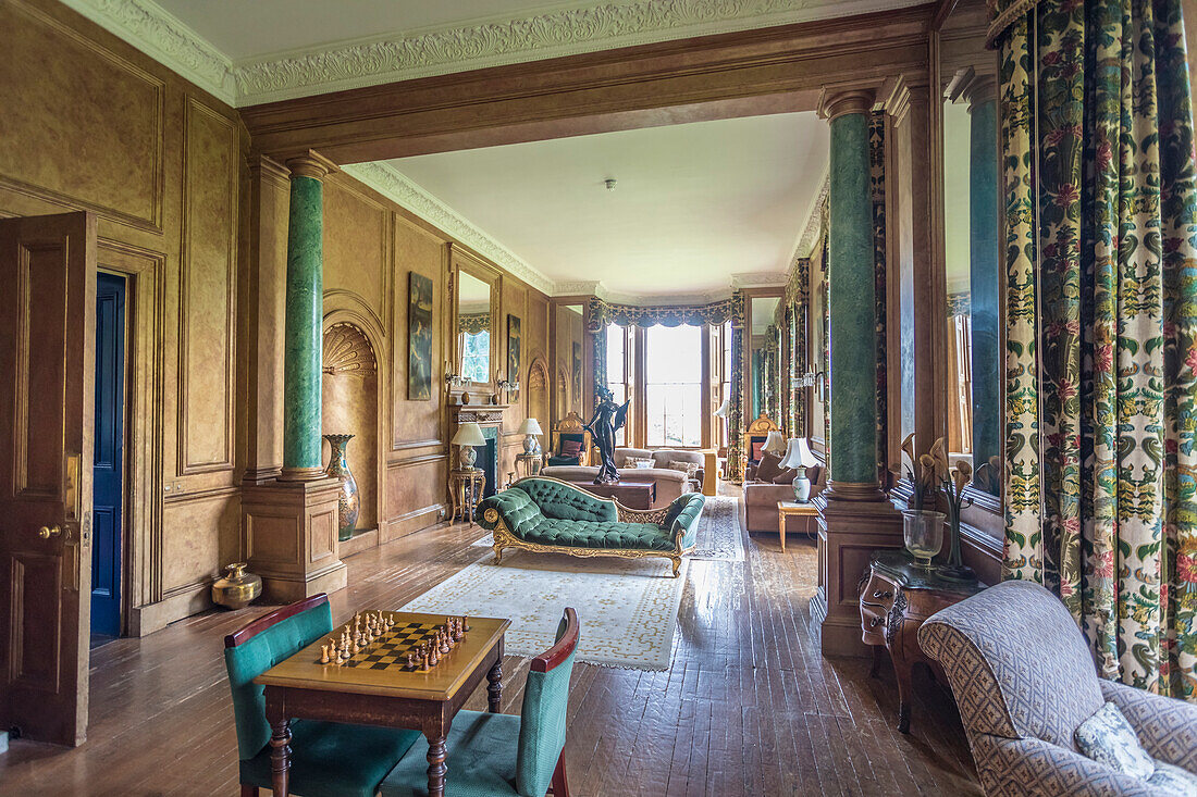 Großer Salon im Ardanaiseig Castle Hotel, Kilchrenan, Argyll and Bute, Schottland, Großbritannien