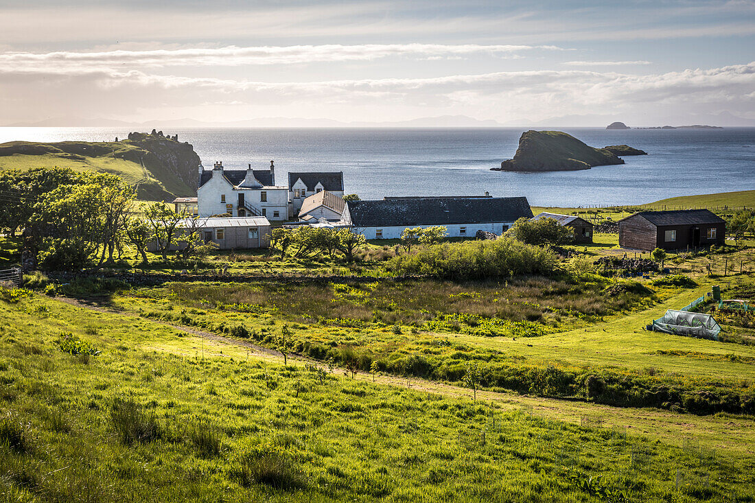 Einsamer Hof im Norden der Trotternish Halbinsel, Isle of Skye, Highlands, Schottland, Großbritannien