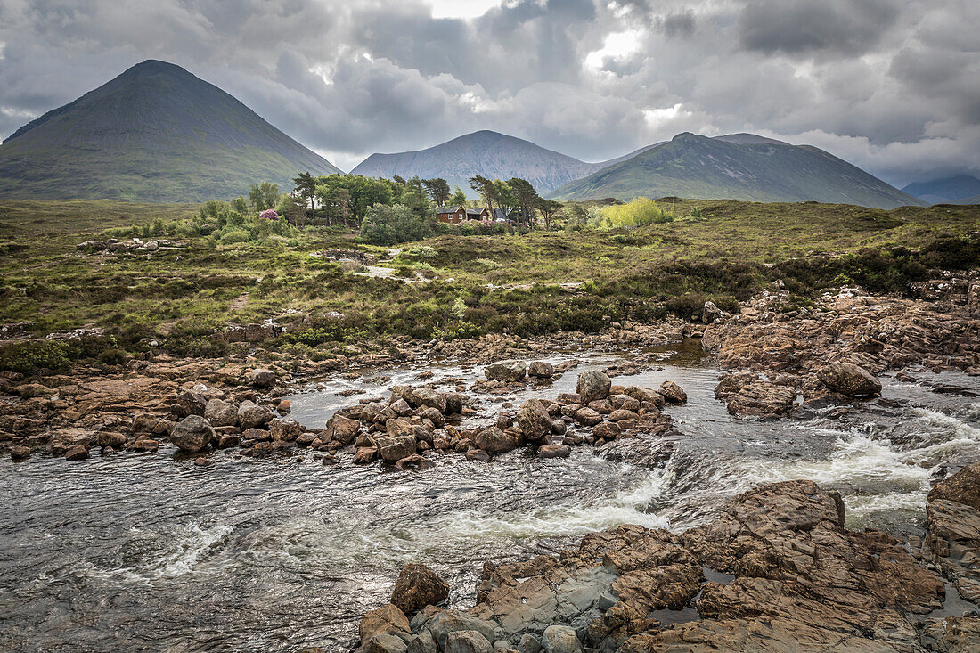 River Sligachan an der Sligachan Bridge, Isle of Skye, Highlands, Schottland, Großbritannien