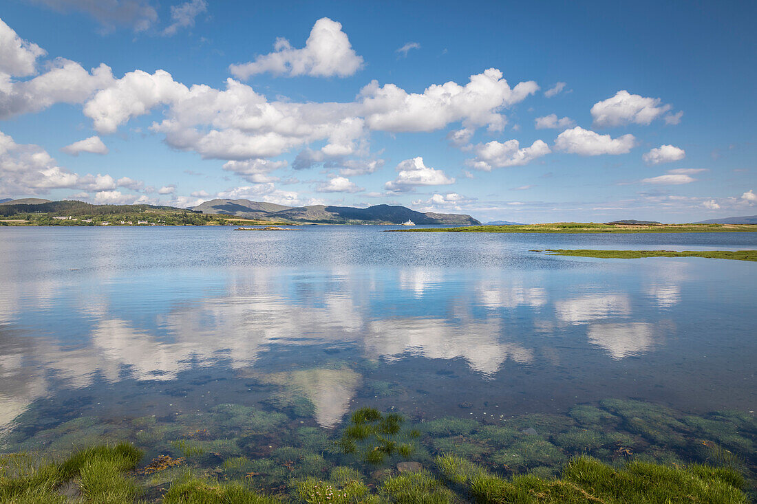 Küstenlandschaft bei Broadford, Isle of Skye, Highlands, Schottland, Großbritannien