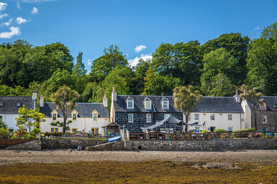 Plockton am Meeresarm Loch Carron, Kyle, Highlands, Schottland, Großbritannien