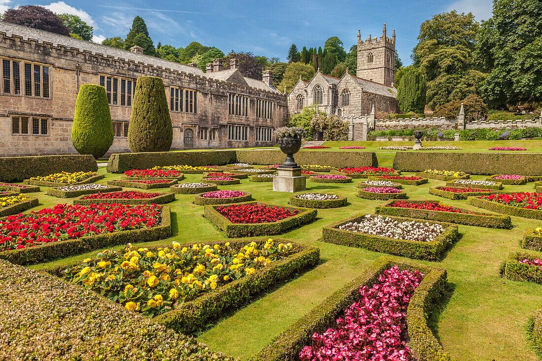 Gärten von Lanhydrock House bei Bodmin, Cornwall, England