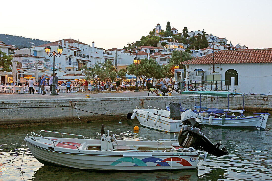 Hafen von Skiathos Stadt, Insel Skiathos, Nördliche Sporaden, Griechenland