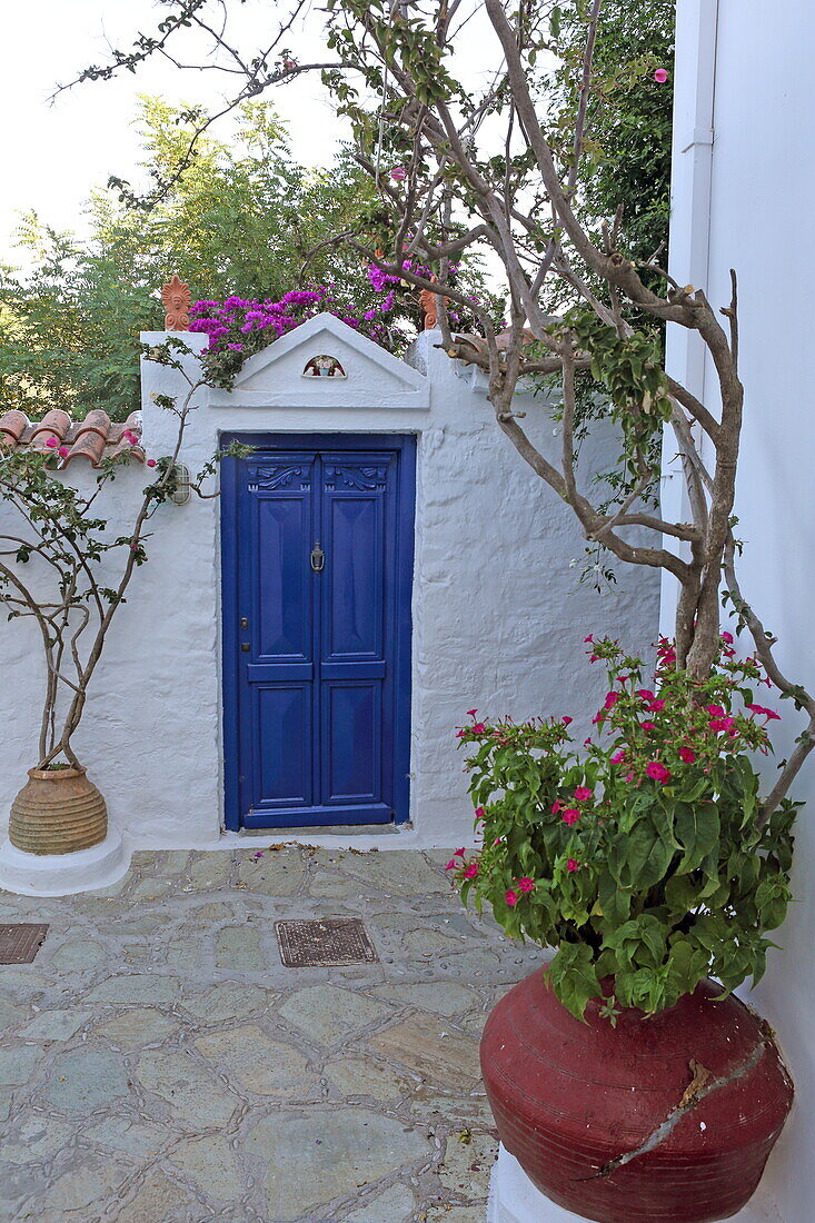 Impression in einer Gasse von Skopelos Stadt, Insel Skopelos, Nördliche Sporaden, Griechenland