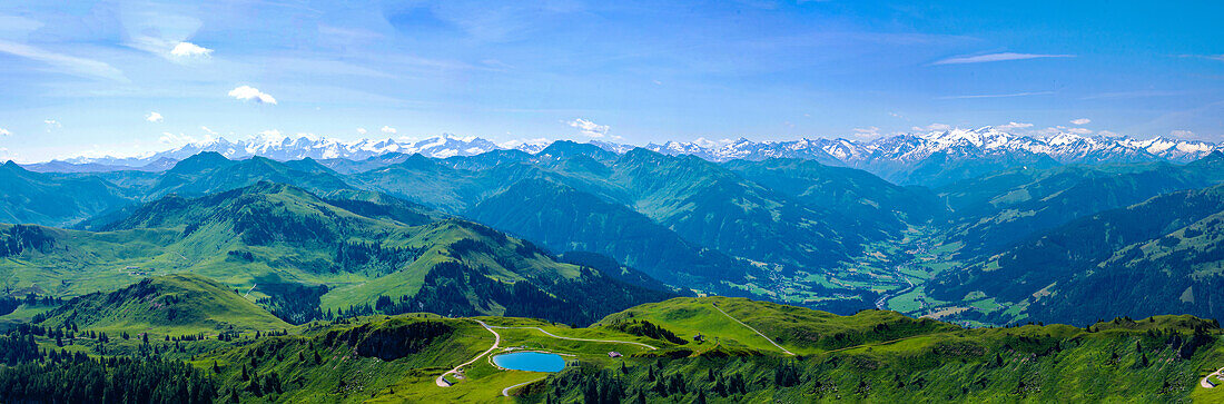 Österreich, Blick vom Kitzbüheler Horn,aus ca. 2000 Meter höhe ,  auf die Tauernkette