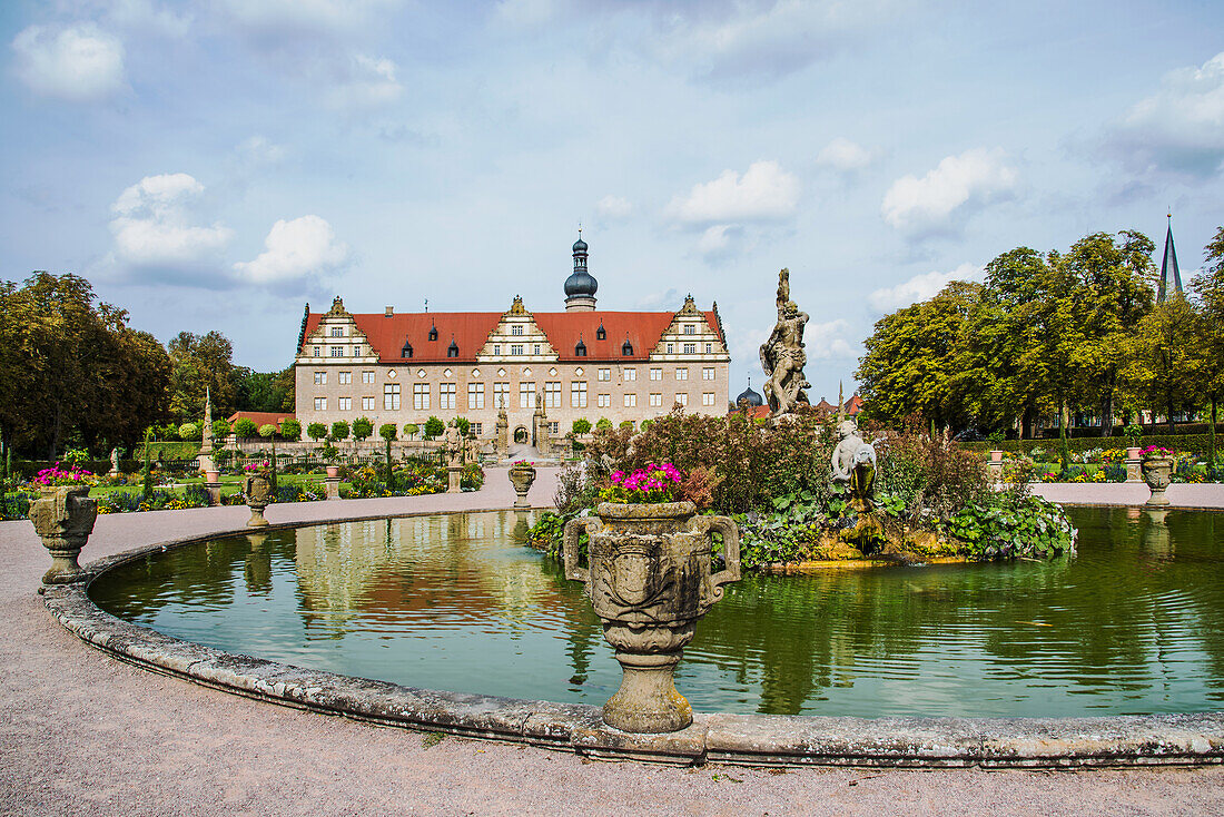 Schloss Weikersheim mit Schlossgarten, Weikersheim, romantische Straße, Baden-Württemberg, Deutschland