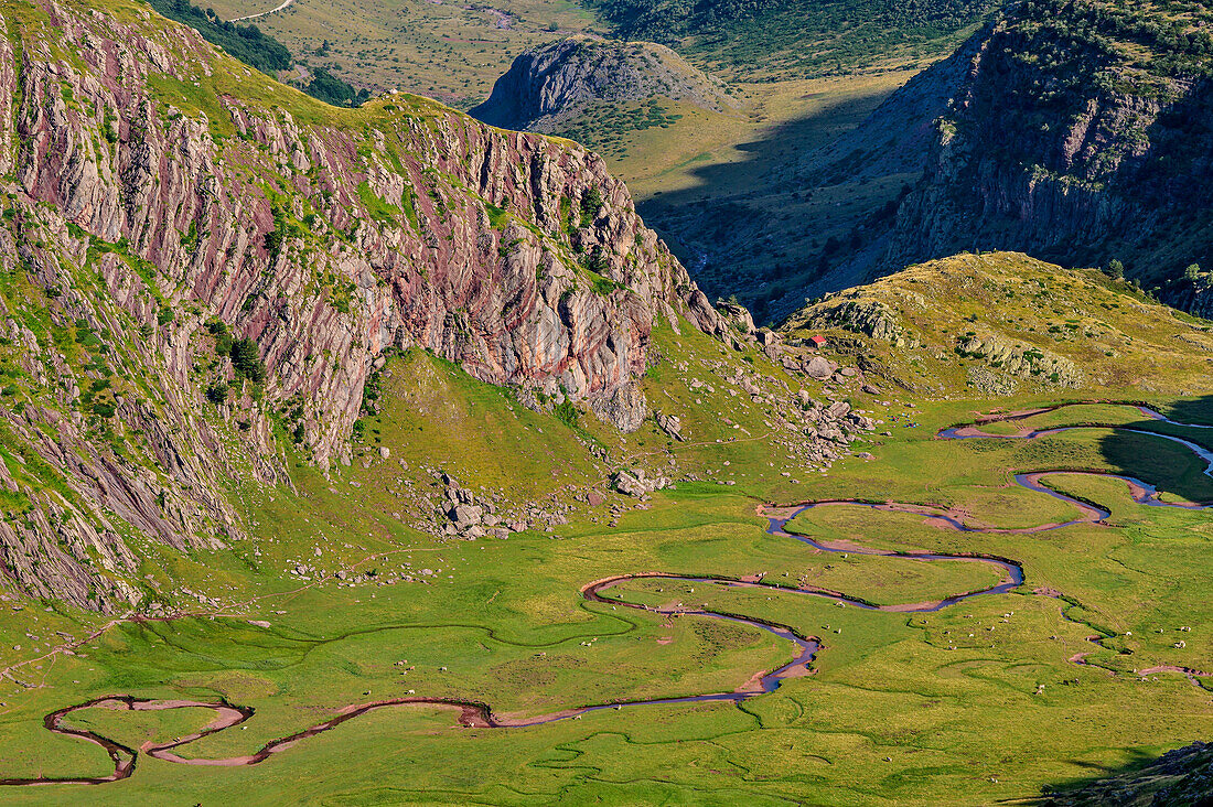 River meanders through green valley floor, Aguas Tuertas, Valle de Hecho, Huesca, Pyrenees, Aragon, Spain