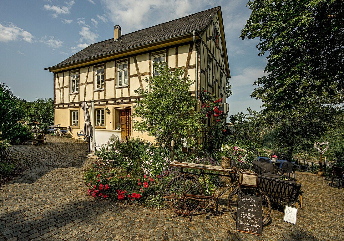 Gümderodehaus in Oberwesel, restaurant with decorative outdoor dining and rural flair, Upper Middle Rhine Valley, Rhineland-Palatinate, Germany