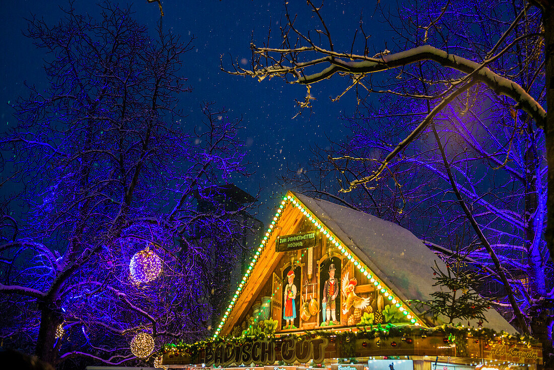 snowy Christmas market, Freiburg im Breisgau, Black Forest, Baden-Württemberg, Germany