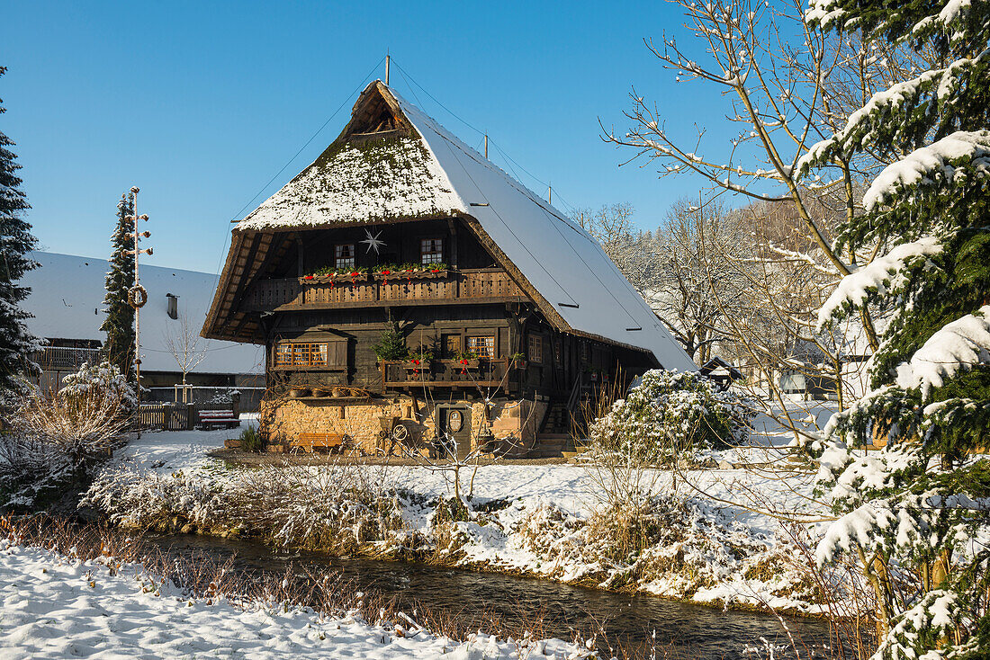 Snow-covered Black Forest courtyard, Fürstenberger Hof local history museum, Unterharmersbach, Black Forest, Baden-Württemberg, Germany