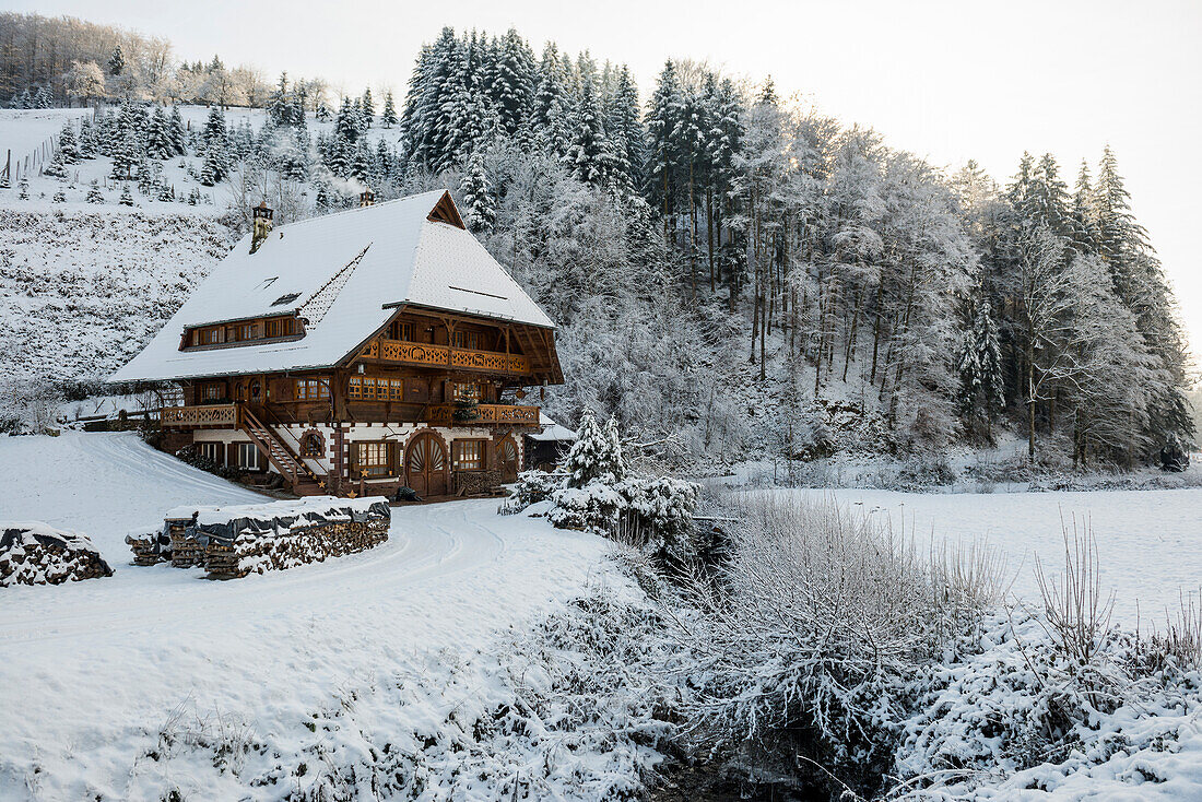 snowy Schwarzwaldhof, Oberhamersbach, Black Forest, Baden-Württemberg, Germany