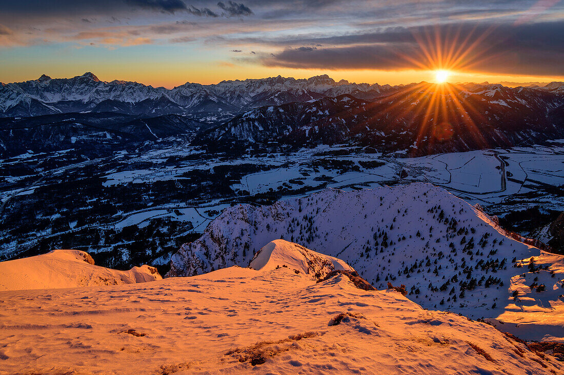 Sonnenuntergang über Gailtal, vom Dobratsch, Gailtaler Alpen, Kärnten, Österreich