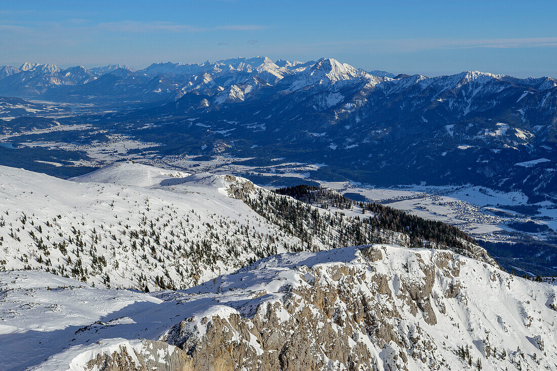 Blick auf Gailtal und Karawanken, vom Dobratsch, Gailtaler Alpen, Kärnten, Österreich