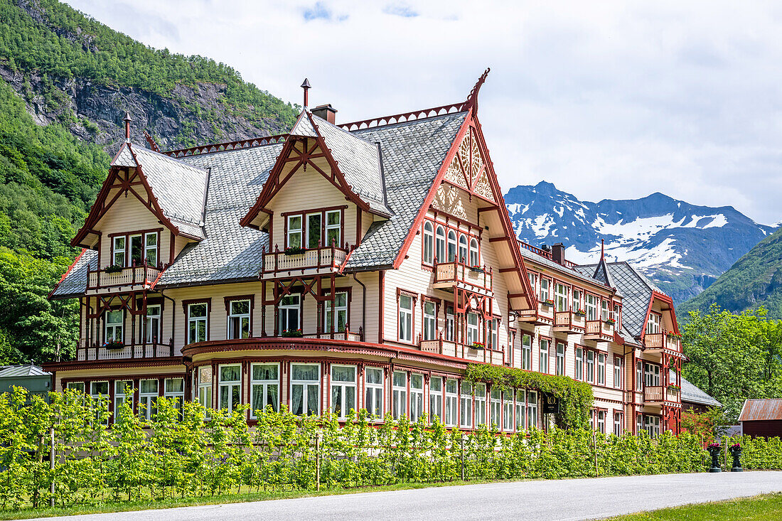 Blick auf das Hotel Union Oeye, Norangsdalen, Königinnenroute, Moere og Romsdal, Vestlandet, Norwegen