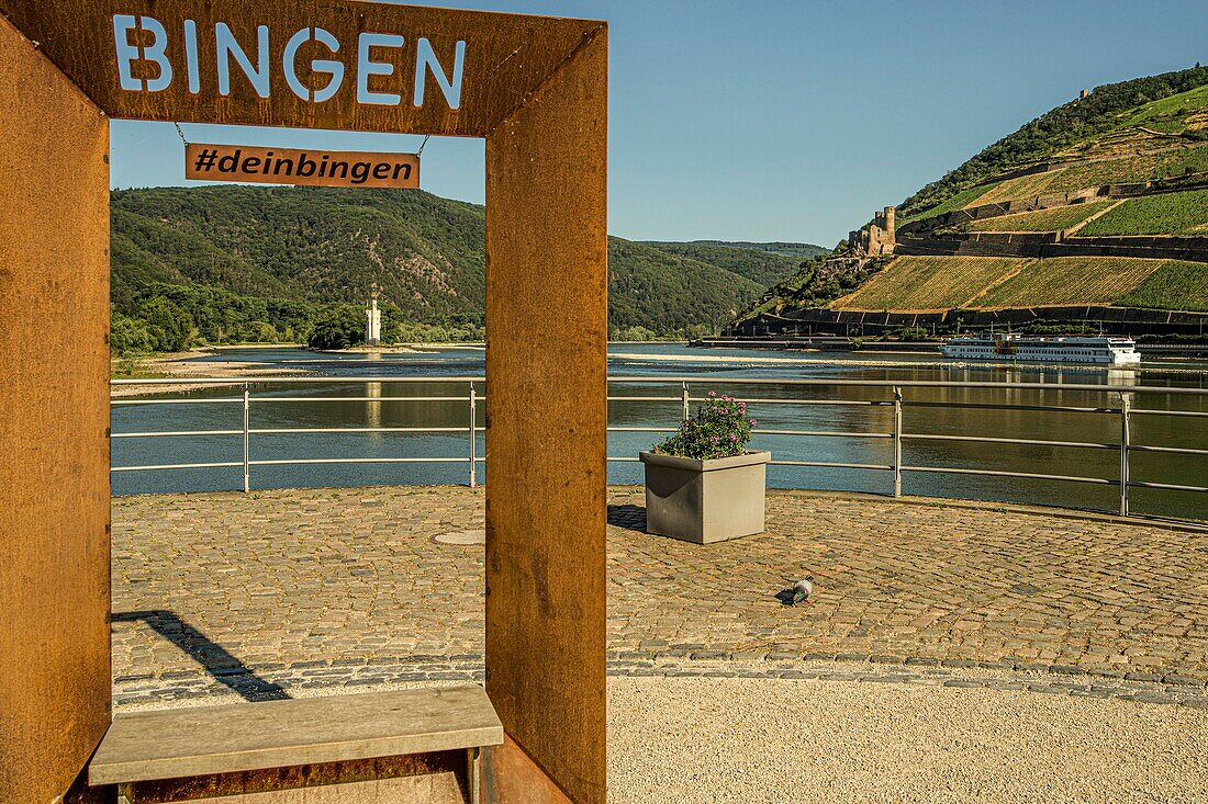 View through a frame to the Mouse Tower in Bingen, in the background a pleasure boat on the Rhine and the ruins of Ehrenfels Castle on the Niederwald, Upper Middle Rhine Valley, Hesse and Rhineland-Palatinate, Germany