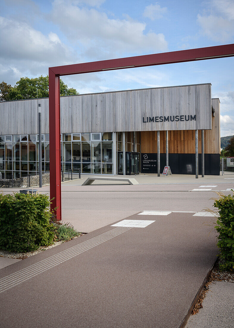 UNESCO Welterbe "Grenzen des Römischen Reiches", Eingang zum neu gestalteten Limesmuseum in Aalen, Ostalbkreis, Schwäbische Alb, Baden-Württemberg, Deutschland, Europa
