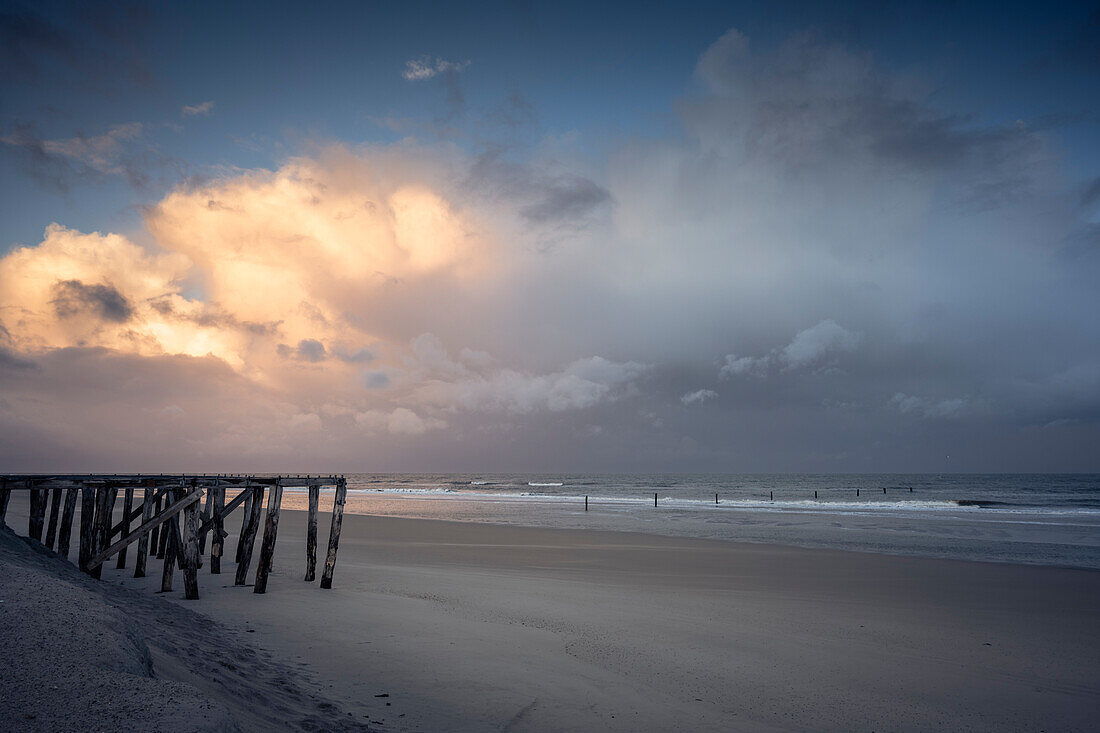 Beach in storm and rain, Norderney, East Frisian Islands, Lower Saxony, Germany, Europe